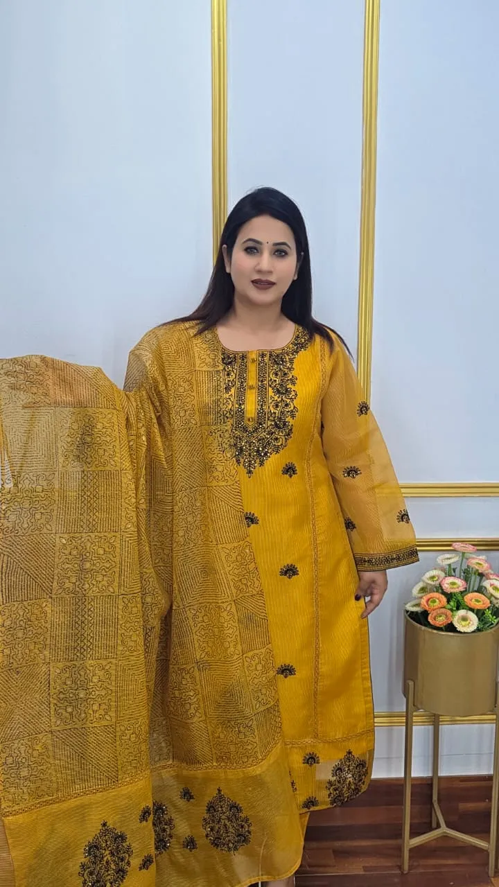 Unstitched Four Piece Quota Maslin Suit